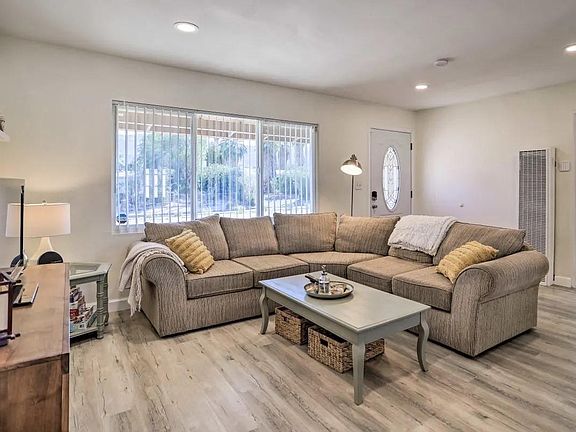 4th image of 73344 Sun Valley Dr