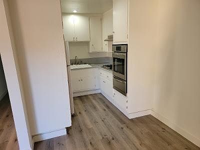 5th image of 917 Larrabee St APT 17