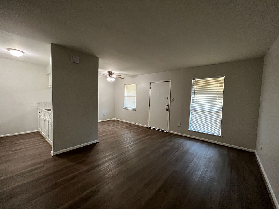 CED21BS 321 E Cedar St Angleton TX Zillow