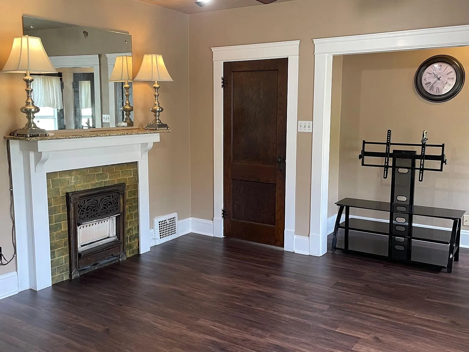 2 bed, 1350 sqft, $1,800 — Photo 4