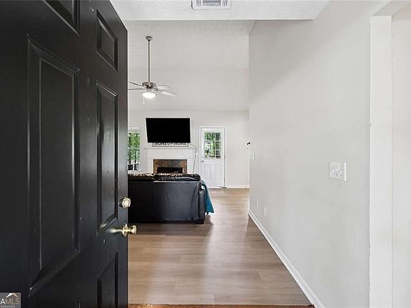 4th image of 20 Creekview Ct