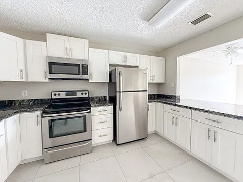1515 N Federal Hwy — Photo 17