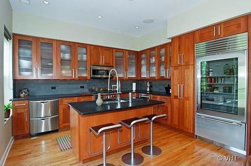 5th image of 520 W Oakdale Ave #3E