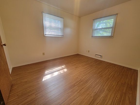 5th image of 4222 Phillip St