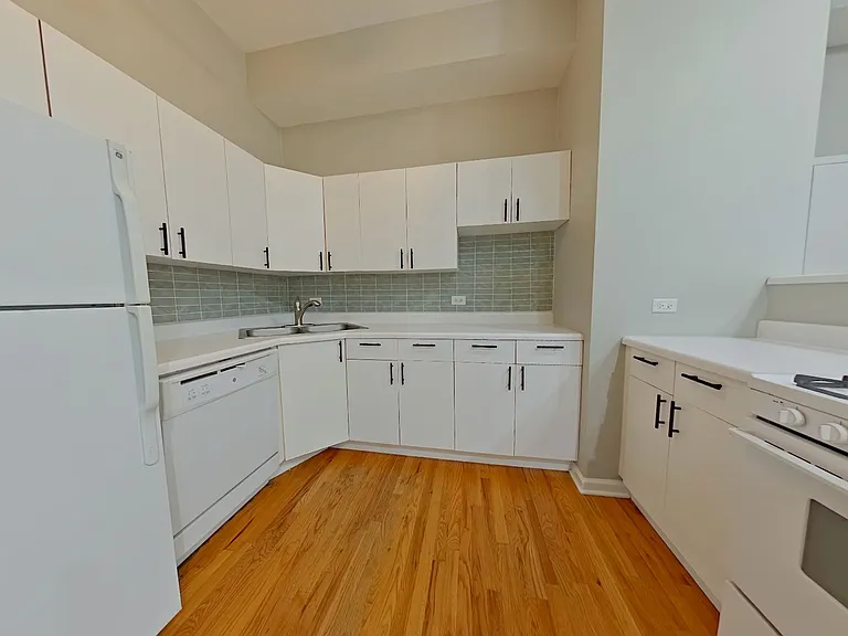 721-23 Briar — Photo 4