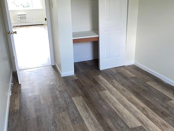 3rd image of 2 Aston Ct #2
