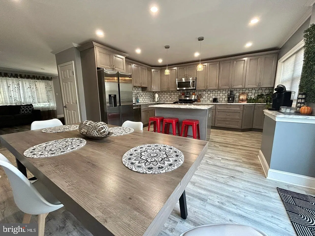 3 bed, 1.5 bath, 1360 sqft, $3,200 — Photo 1
