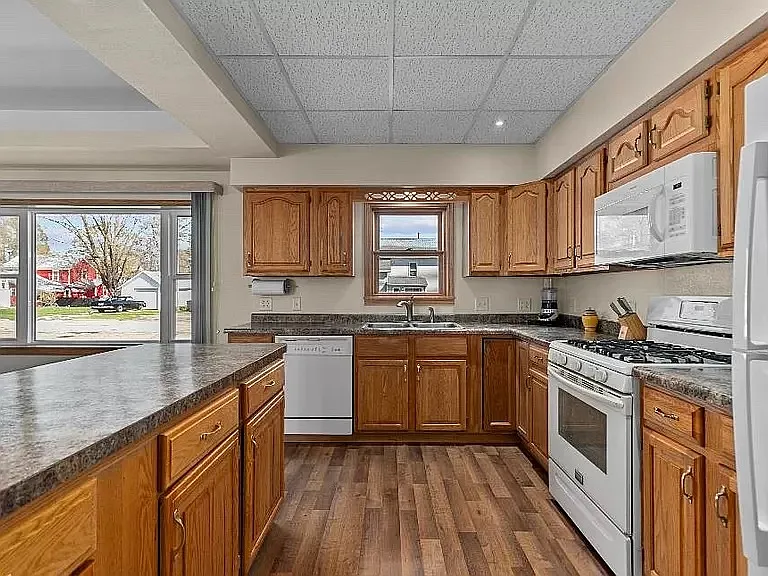 225 Prospect St — Photo 3