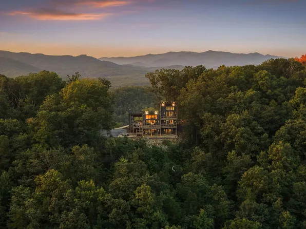 633 Wilderness Way, Blue Ridge, GA 30513