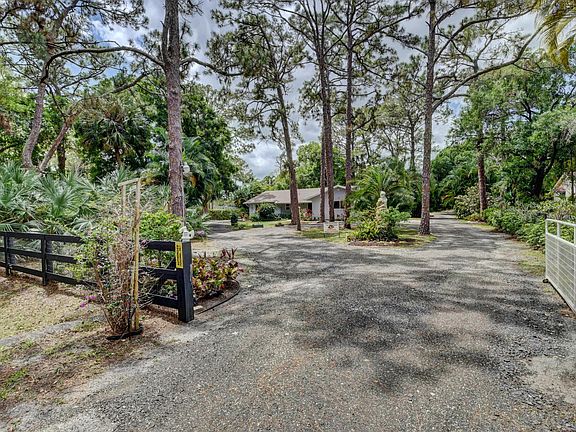 2nd image of 14961 Markland Ln