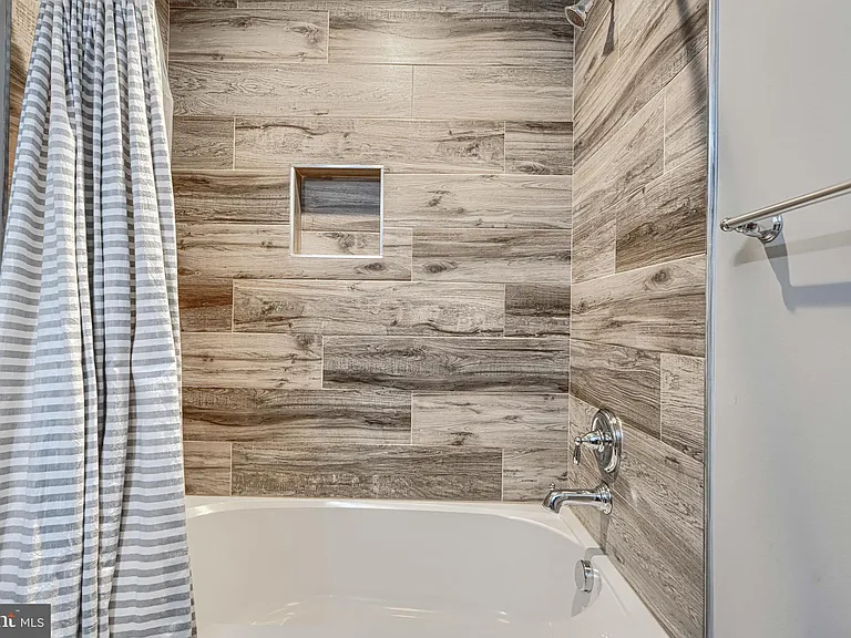 1620 E Clement St — Photo 28
