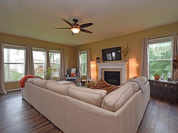 4th image of 714 Haybrooke Dr