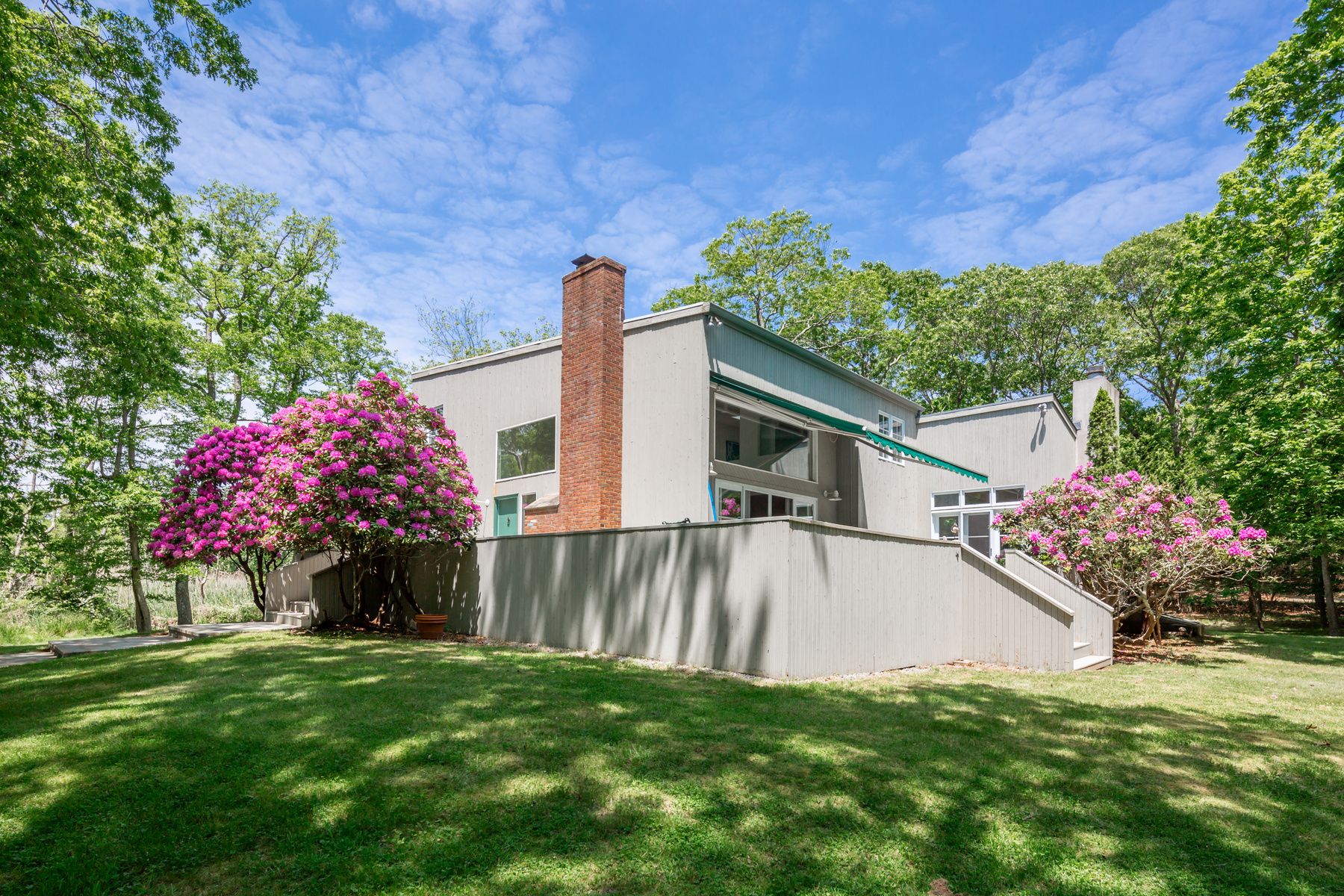 11 Harbor Hill Ln (barnes Landing) in East Hampton Out East