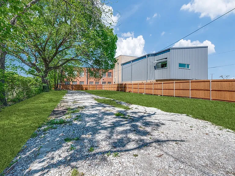 1704 S Jennings Ave — Photo 23