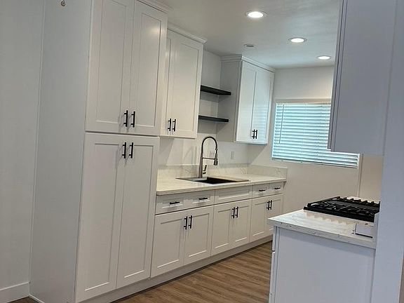 2nd image of 1720 Ventura Blvd #1A