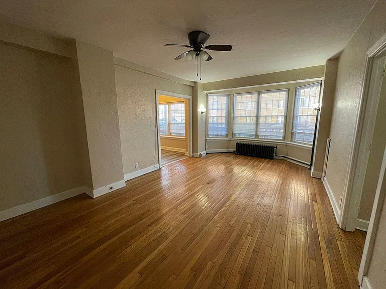 Llanhurst Apartments — Photo 4