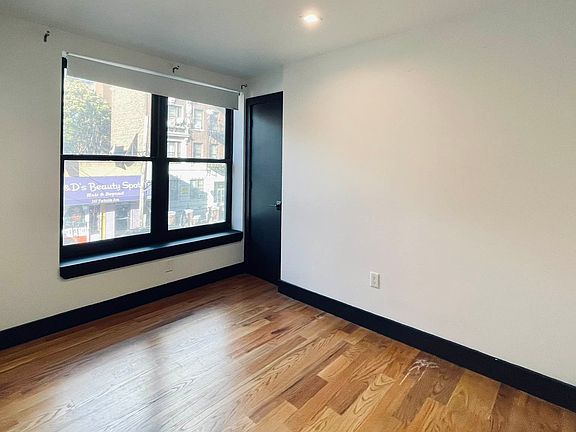 5th image of 242 Parkside Ave #2B