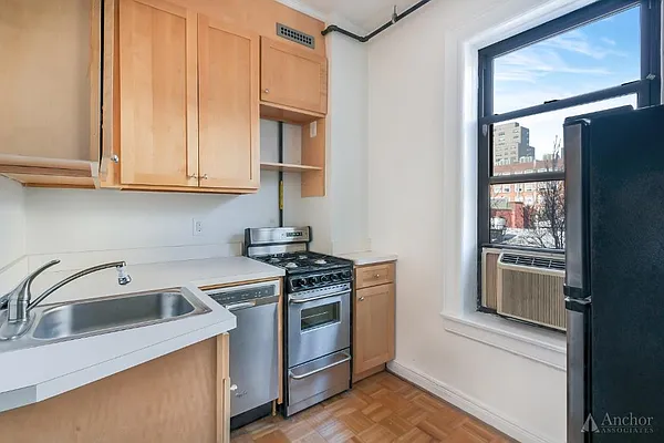 Rented by Anchor Associates | media 11