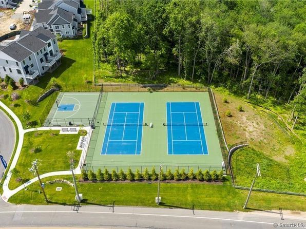 823 Center Meadow Ln #823, Danbury, CT 06810