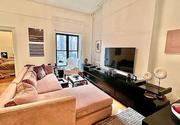 2nd image of 247 W 76th St APT 4