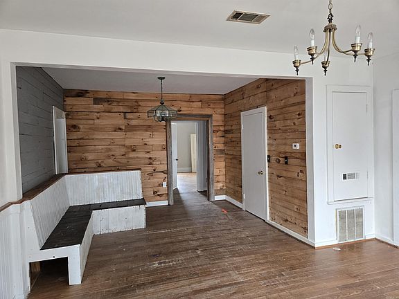 4th image of 407 W Lincoln St