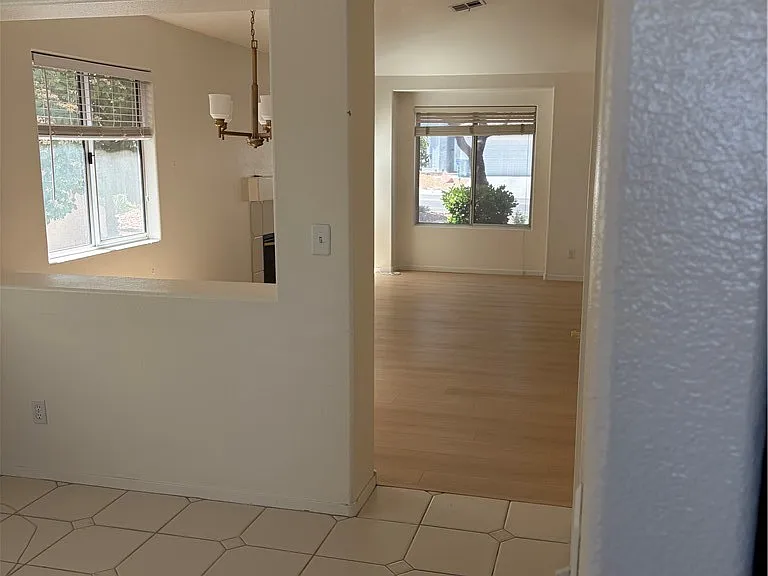 3224 N Campbell Rd — Photo 4