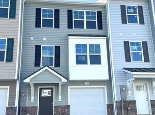 102 Moses Dr, Martinsburg, WV 25405