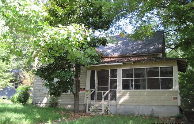 2nd image of 612 W Dequeen Ave