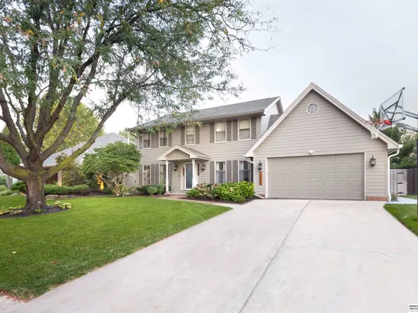 16222 Bancroft Cir, Omaha, NE 68130