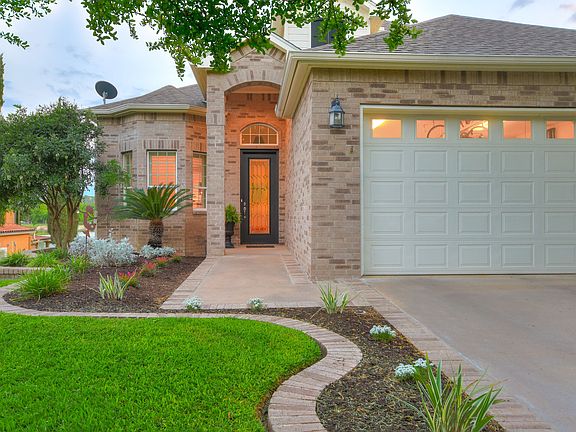 3rd image of 341 Meadowlakes Dr