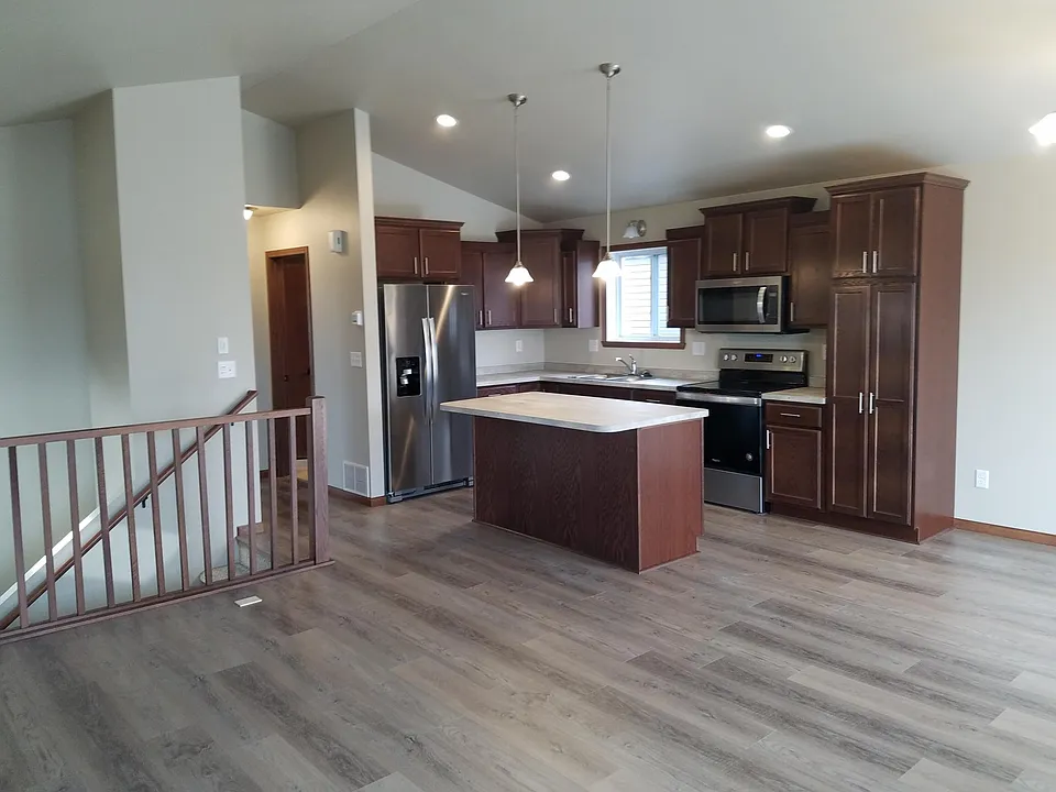 2077 12th St W
