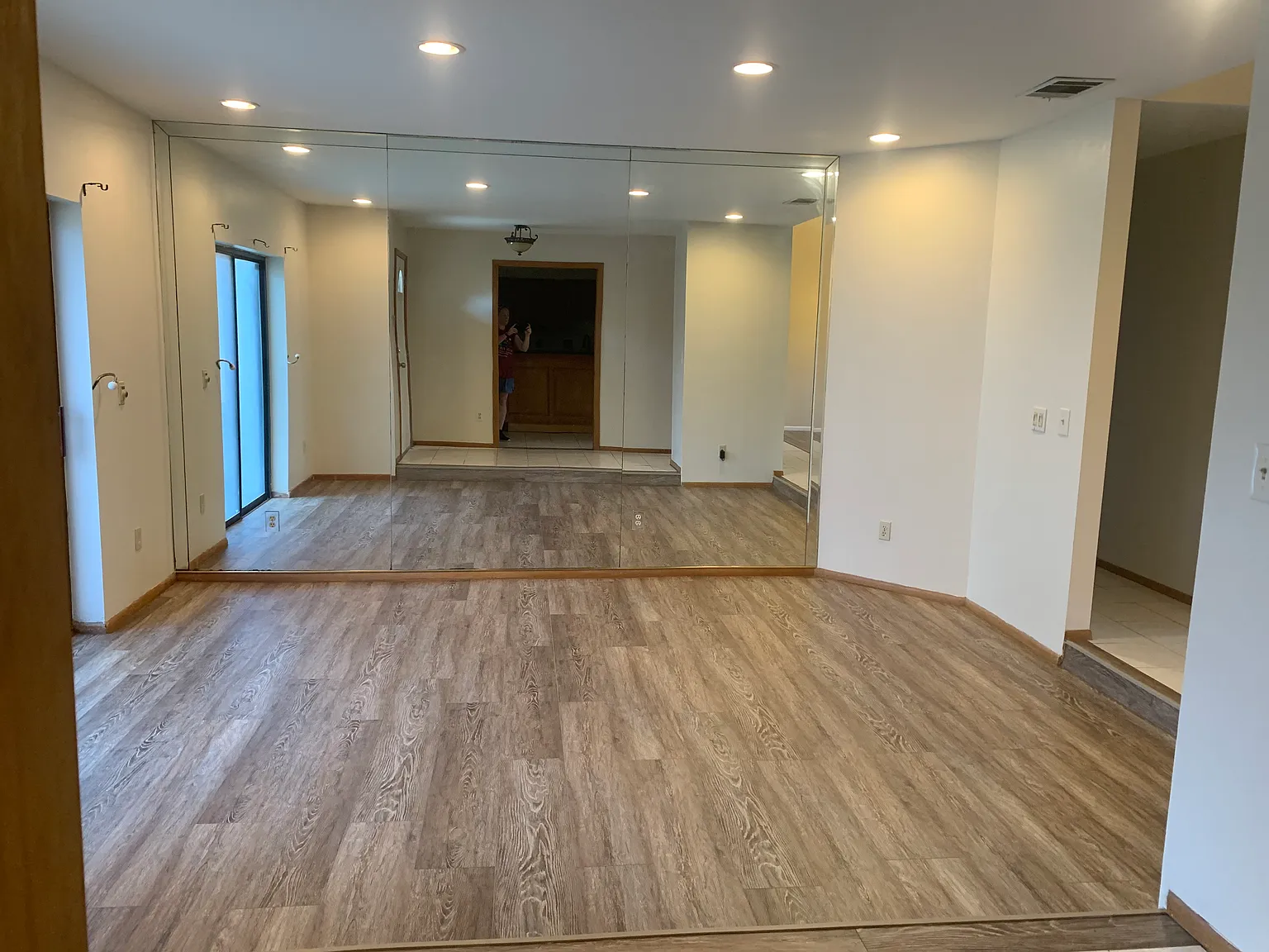 3 bed, 1800 sqft, $2,550 — Photo 4