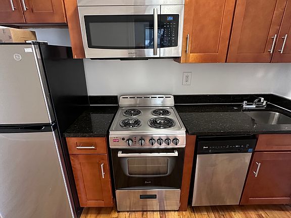 3rd image of 562 W 174th St APT 57