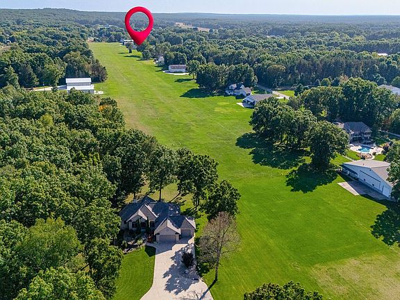 3rd image of 265 S Skyview Dr