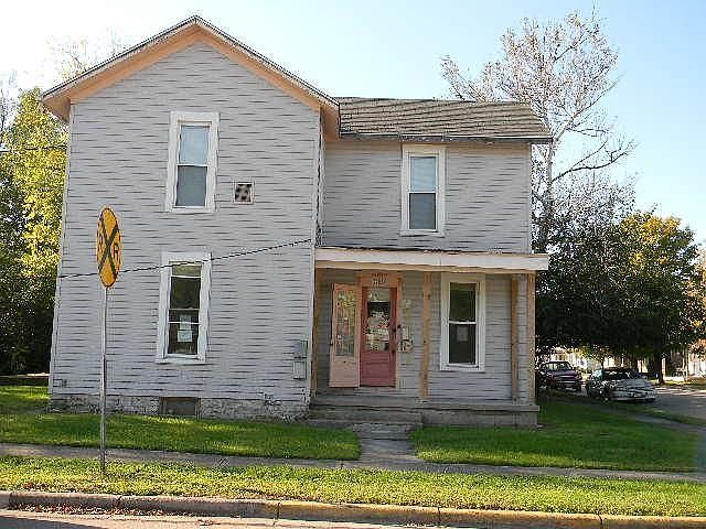 1st image of 402 S 3rd St