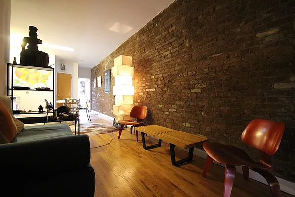 Rented by Dynamik Realty | media 17