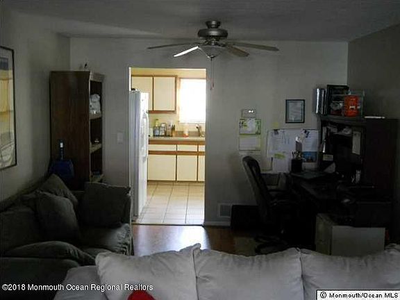 4th image of 439 Rose Ct