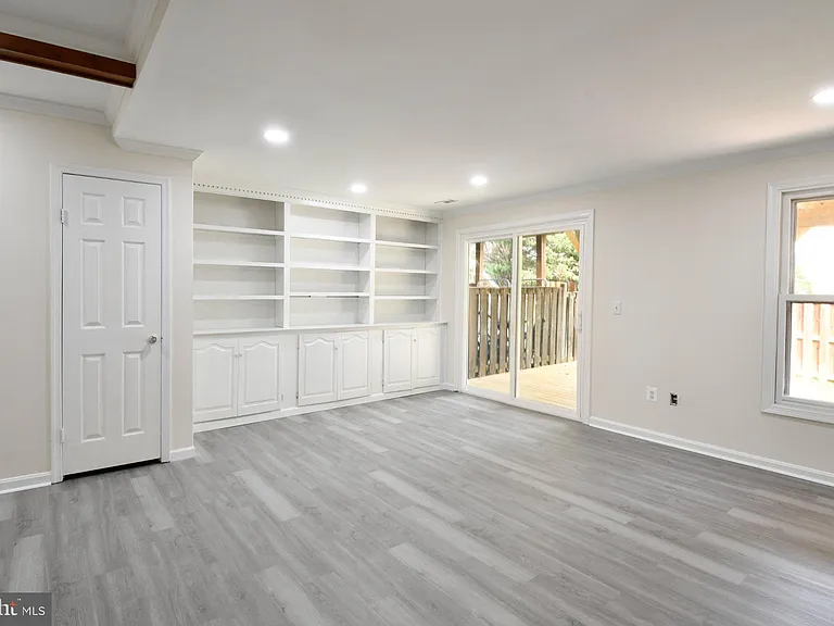 10709 Gideon Ct — Photo 32