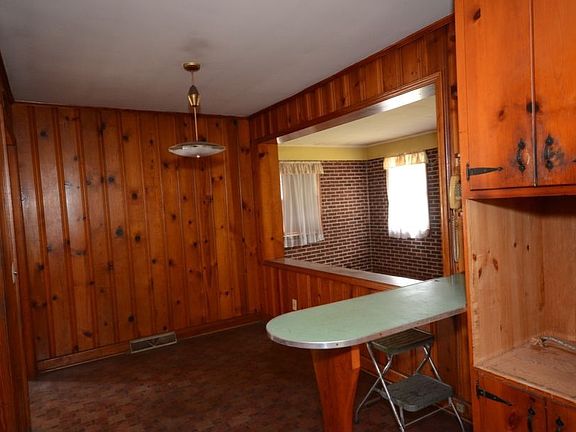 5th image of 7604 Pinedale Dr