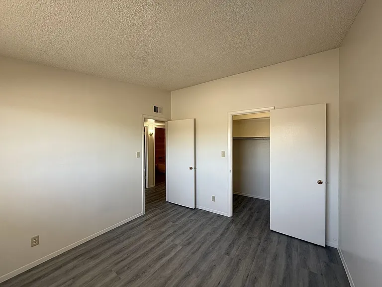820 E Maryland Ave — Photo 9