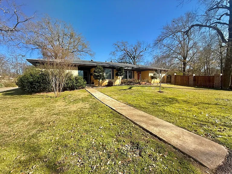 2008 Longview Dr — Photo 1