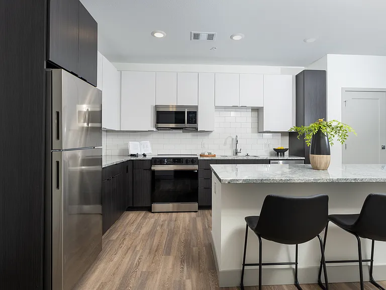 Legacy Metro 525 — Photo 23