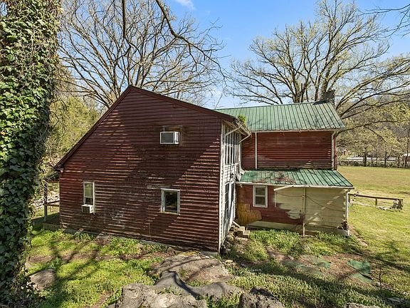 5th image of 2203 Stones River Rd