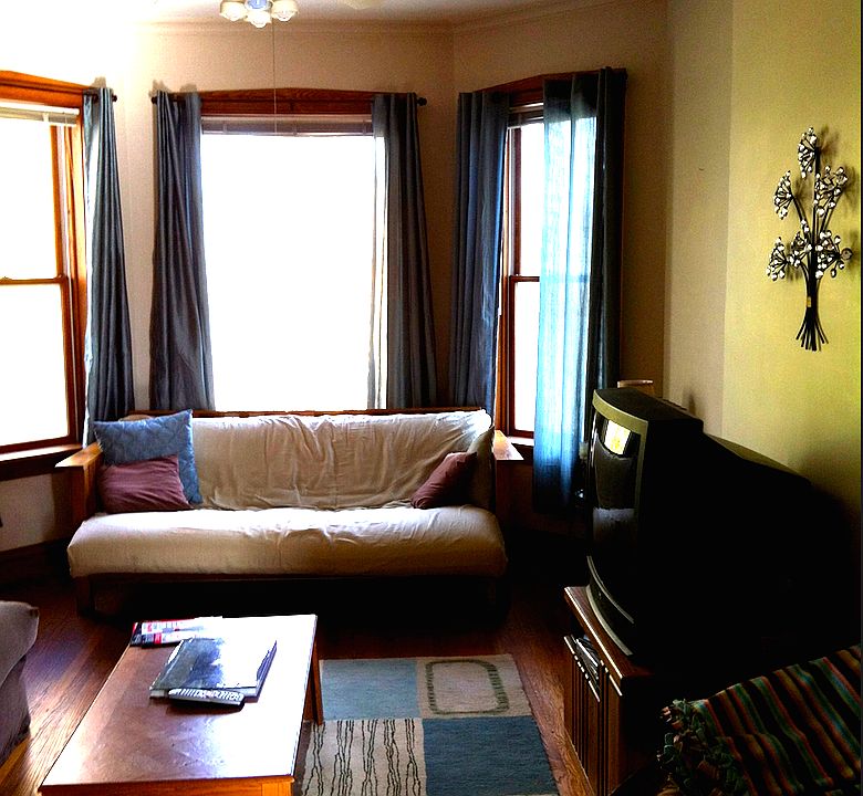 2nd image of 1935 W Eddy St #2
