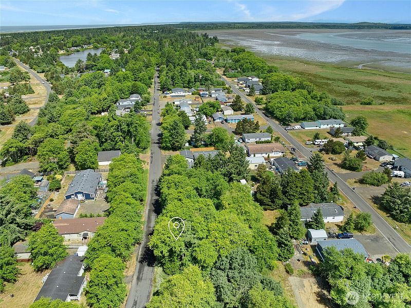 5th image of 576 Chenois Avenue NE