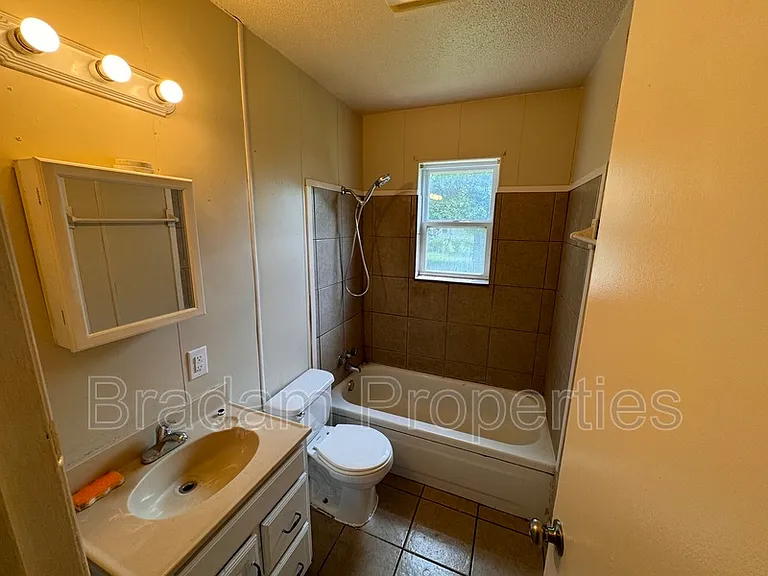 503 N Beaumont St — Photo 6