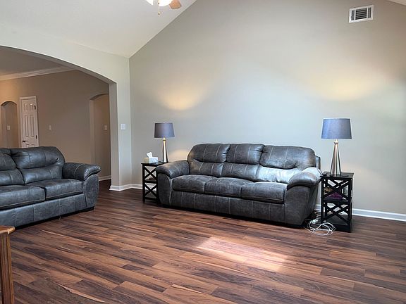 5th image of 679 Kensington Ct