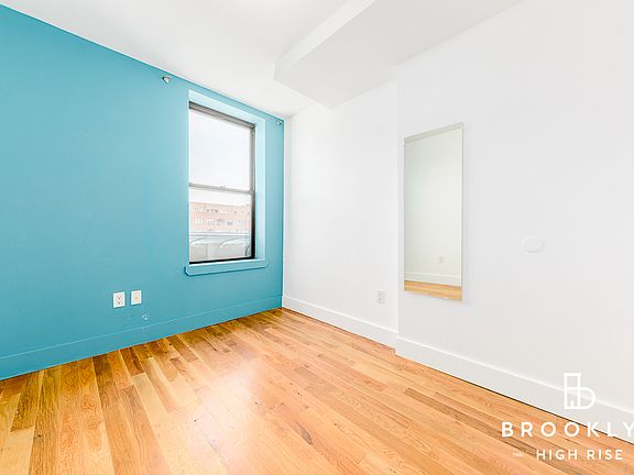5th image of 994 Atlantic Ave #2R