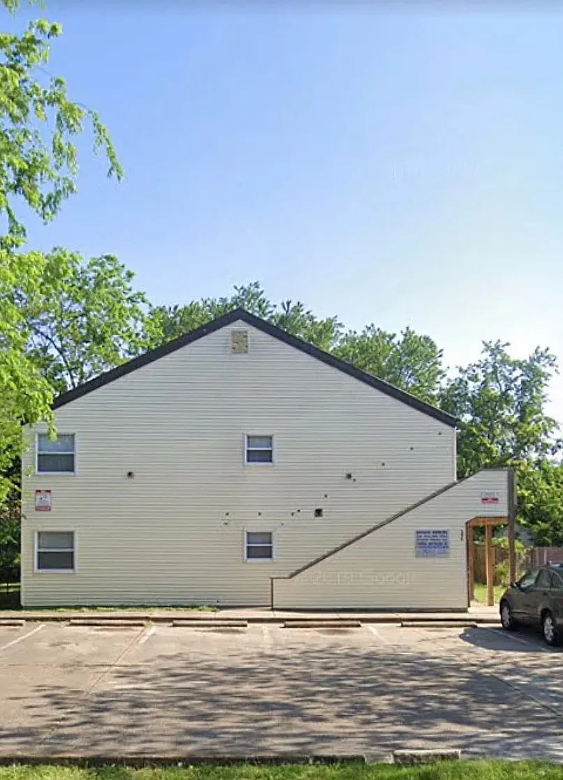 Ashlawn Apartment — Photo 1