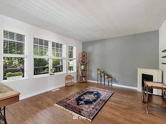3rd image of 1106 Villanova St NE